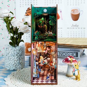 DIY Book Nook Boekensteun Alice in Wonderland, Tone-Cheer